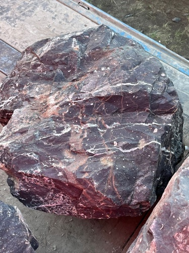 Камни для ландшафтного дизайна красно-фиолетовые 10-60 килограмм купить в Каслях