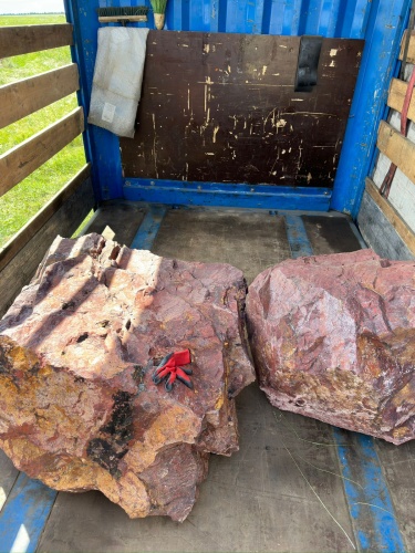 Ландшафтные глыбы красно-фиолетовые 200-1000 килограмм купить в Каслях