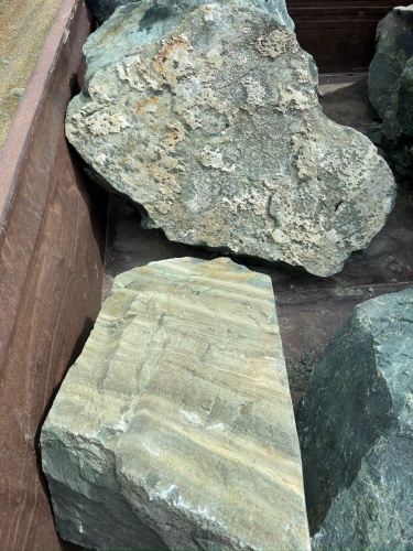 Ландшафтные глыбы зелёные 200-500 килограмм купить в Каслях