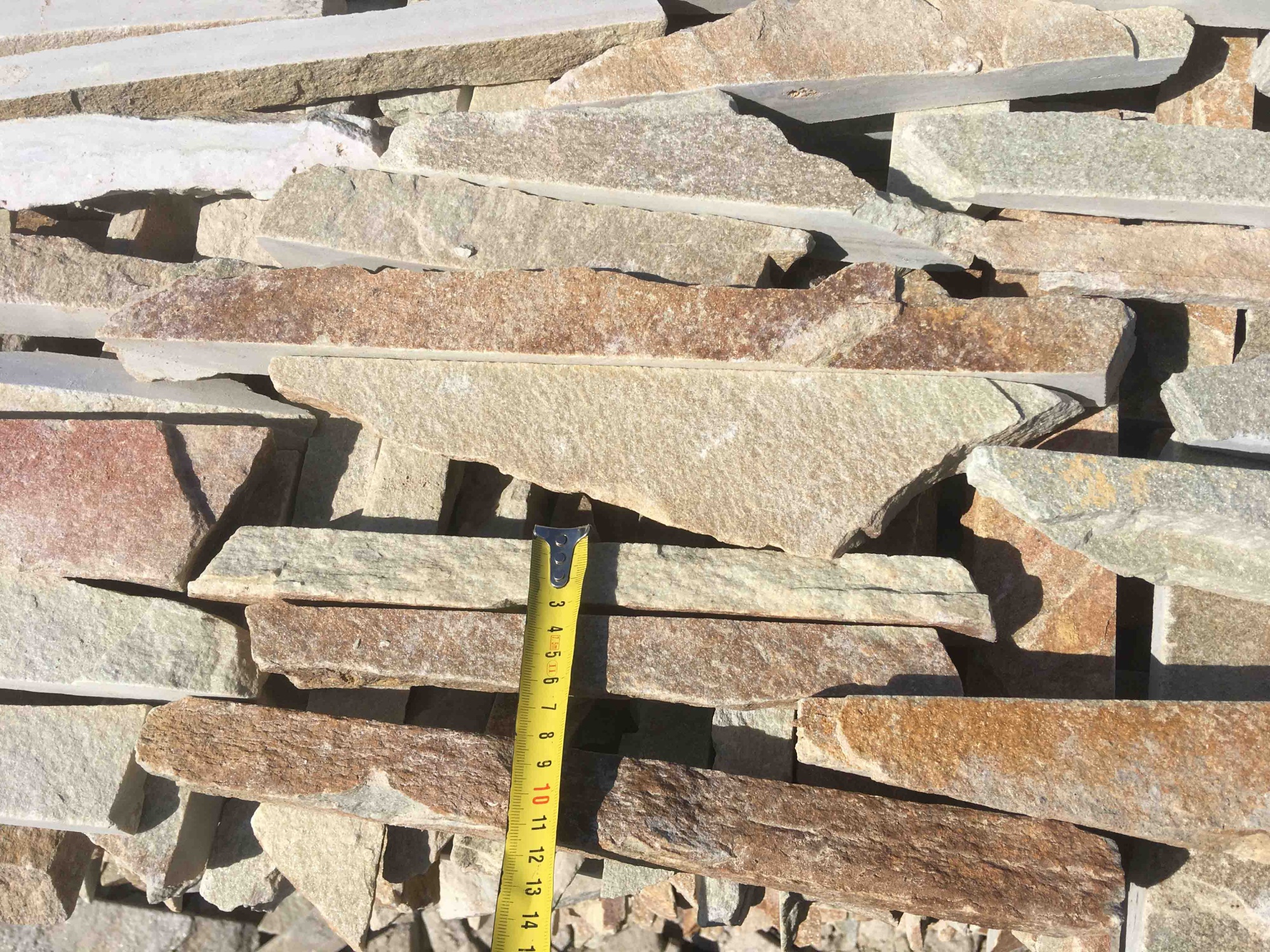 Горбушка златолит золотистый для облицовки купить в Каслях