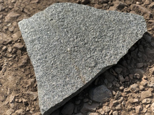 Плитняк златолит Уральский для цоколя, отмостки купить в Каслях