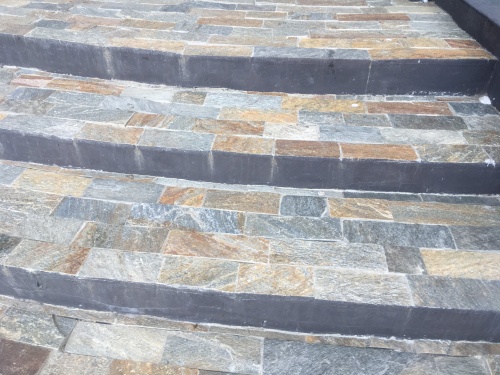 Плитка из Златолита Уральского для лестницы купить в Каслях