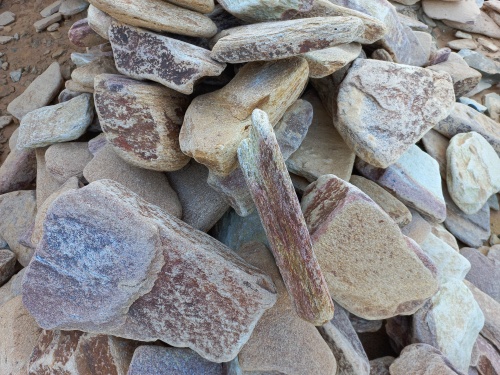 Златолит жёлтый, жёлто-зелёный глыбки и валуны для ланшафтного дизайна купить в Каслях