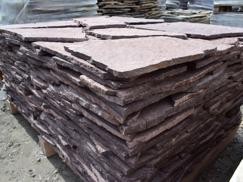 Плитняк лемезит бордовый для облицовки цоколя 20-25 мм  купить в Каслях