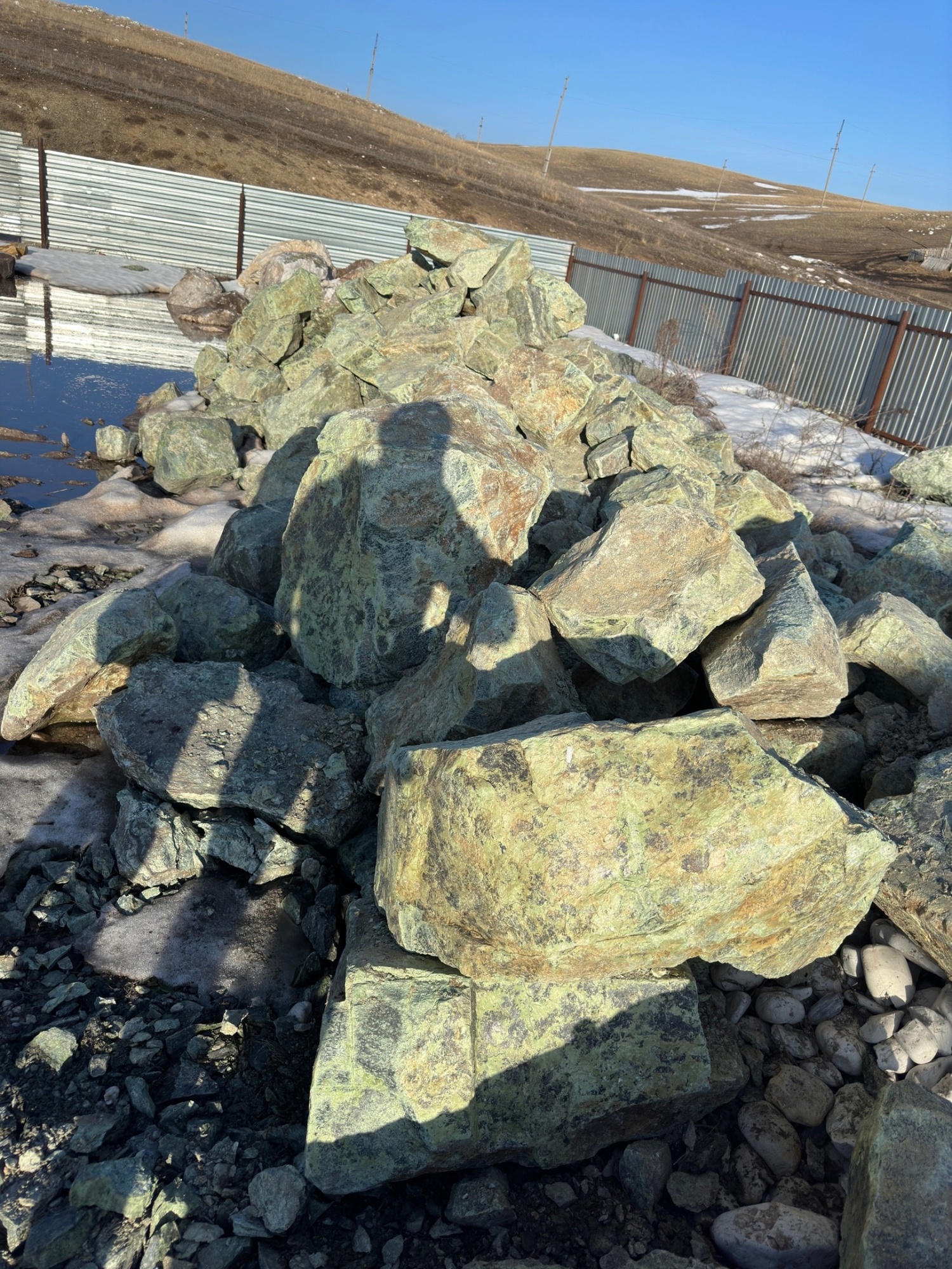 Камни для ландшафтного дизайна зелёные 10-60 килограмм купить в Каслях