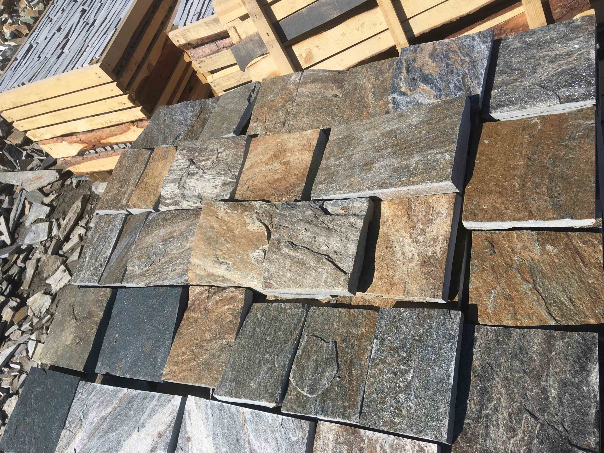 Плитка пилёная златолит Уральский для фасада купить в Каслях