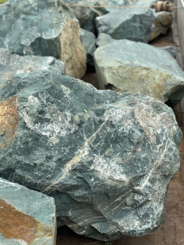 Камни для ландшафтного дизайна зелёные 10-60 килограмм купить в Каслях