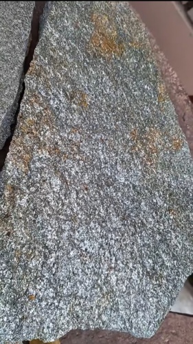 Плитняк златолит серебристый для цоколя, отмостки купить в Каслях