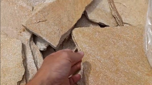 Плитняк златолит жёлтый золотистый для отмостки купить в Каслях