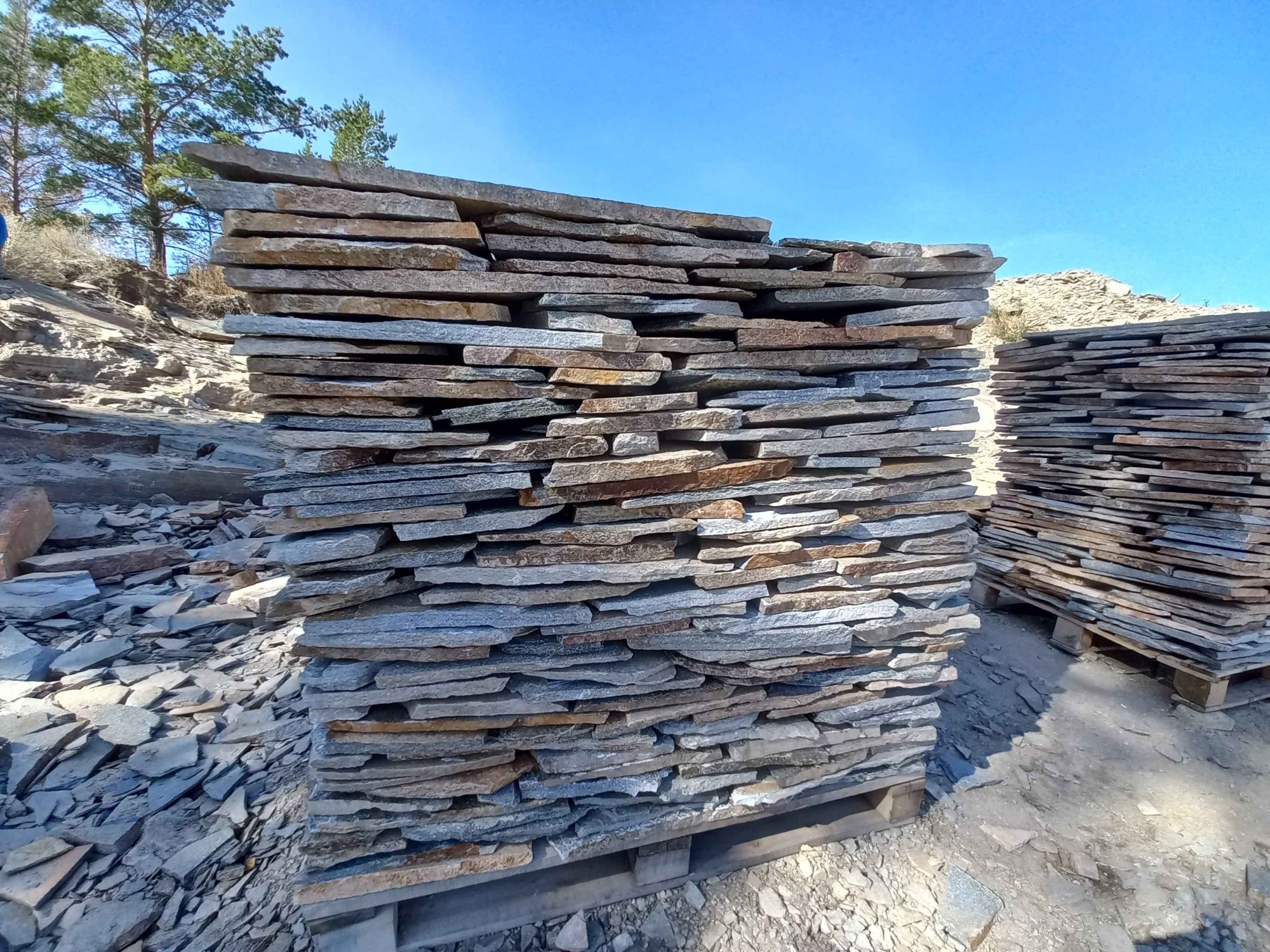 Плитняк златолит серебристый для фасада купить в Каслях