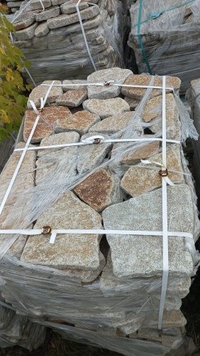 Плитняк галтованный гранитный для ландшафтного дизайна купить в Каслях